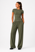 T-SHIRT SCULPTANT & JOGGING FLUIDE – ENSEMBLE KAKI