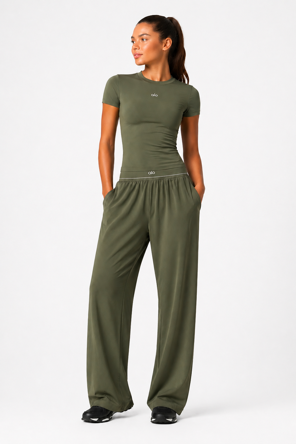 T-SHIRT SCULPTANT & JOGGING FLUIDE – ENSEMBLE KAKI