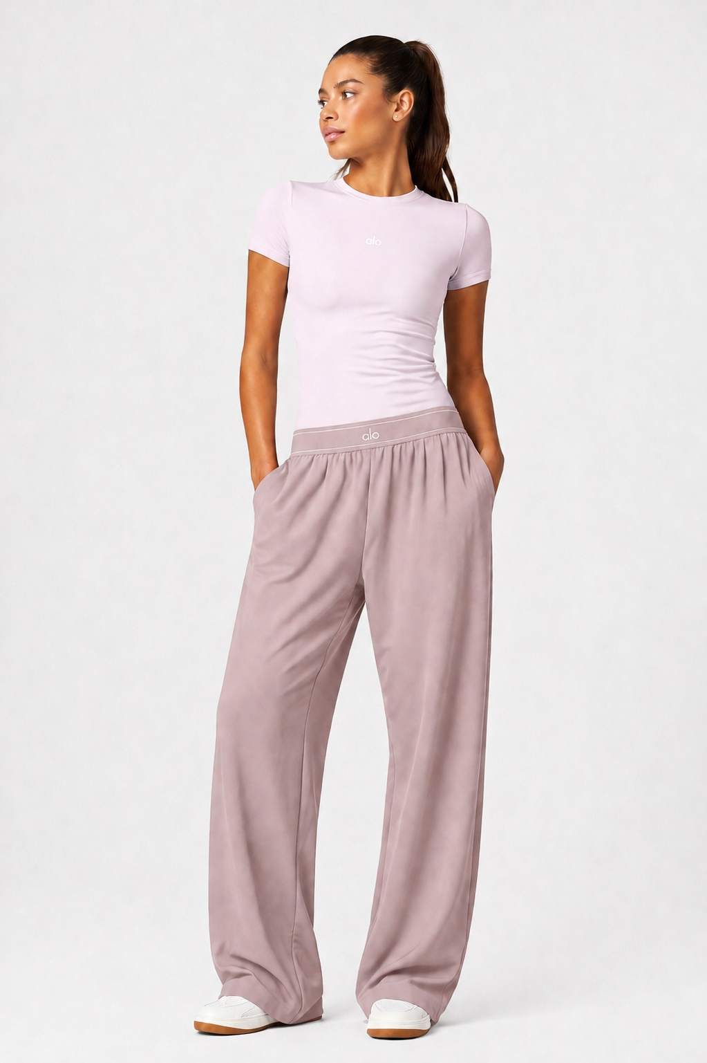 ENSEMBLE ALO ROSE – T-SHIRT FIT & PANTALON FLUIDE