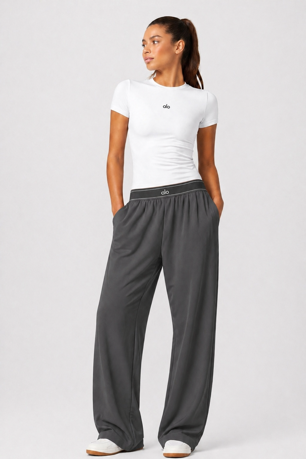 ENSEMBLE ALO BLANC ET GRIS – T-SHIRT FIT & PANTALON FLUIDE